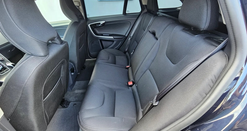 Volvo V60 cena 56000 przebieg: 192000, rok produkcji 2017 z Garwolin małe 326